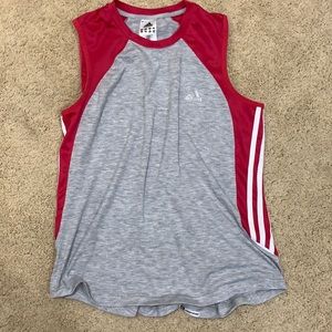 Women’s sleeveless workout top